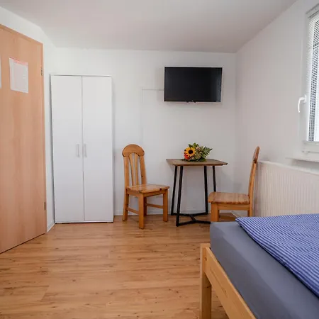 Kuku Ruku Monteurzimmer Aalen 12-2 *